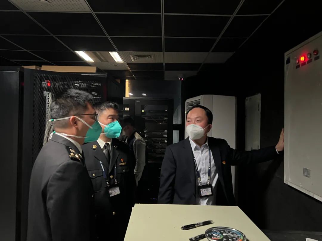 進出口?；? width=