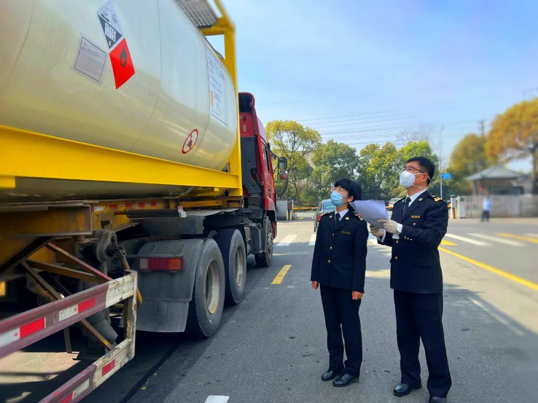 進出口?；? width=