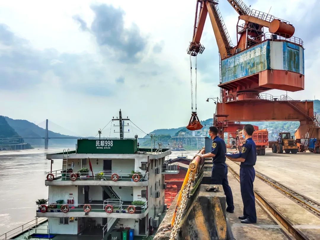 進出口?；? width=