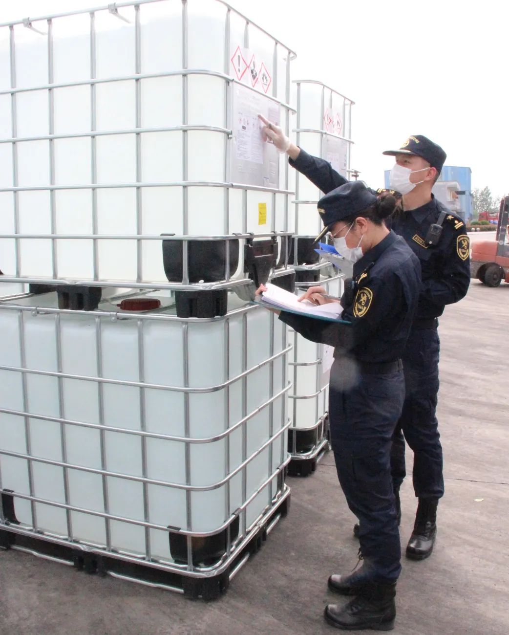 中港<a href='http://www.126163.net' title='危險品貨運' >危險品貨運</a>